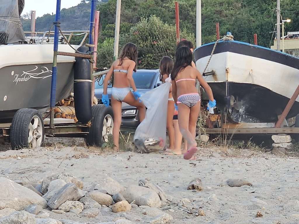 azione spontanea bambini Acqualadrone luglio