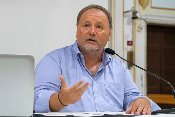 Sociologo Francesco Pira intervista su revenge porn e abusi digitali