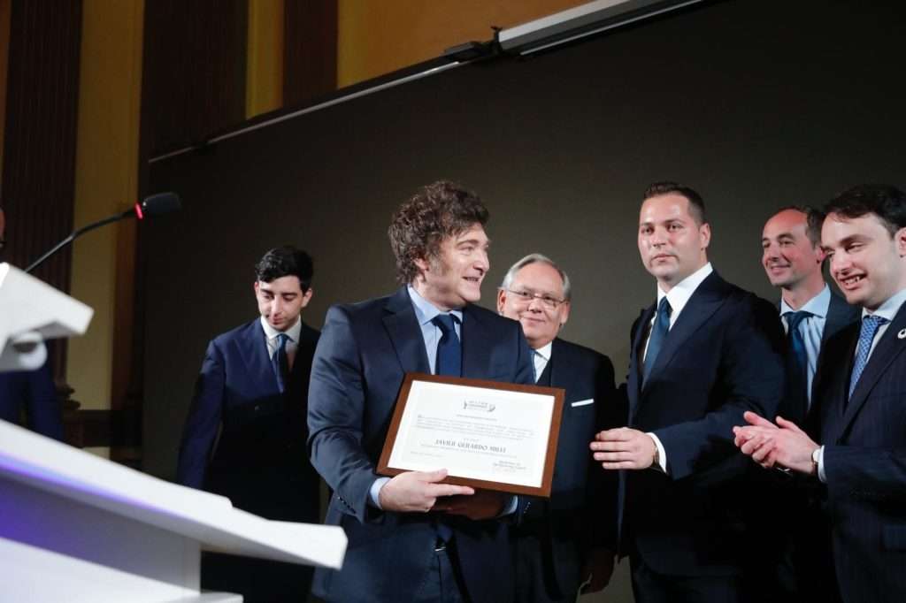 milei 2 Javier Milei durante il discorso dopo la vittoria alle elezioni di metà mandato 2025 in Argentina