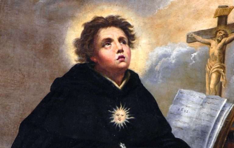 San Tommaso d’Aquino raffigurato mentre scrive, simbolo della legge naturale e del pensiero filosofico medievale