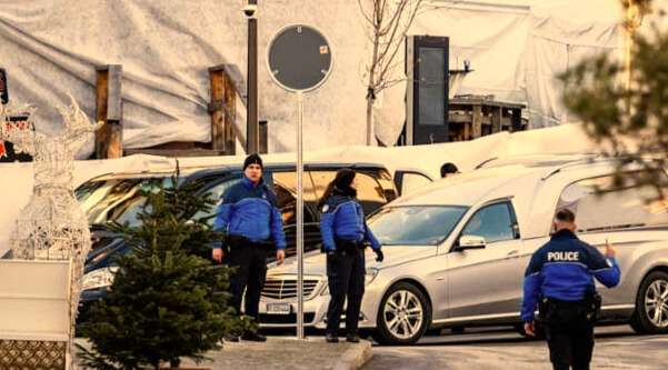 Capodanno 2026 – Strage di Crans-Montana dal silenzio per rispetto al richiamo dell’ambasciatore, una ferita aperta nel cuore delle Alpi 2
