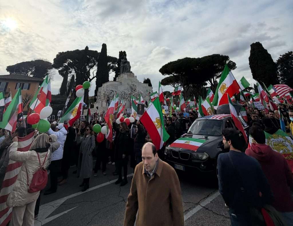 Iran, 4000 in piazza a Roma per la libertà contro il regime degli ayatollah e appello al Governo per la chiusura dell’ambasciata 1