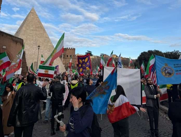 Iran, 4000 in piazza a Roma per la libertà contro il regime degli ayatollah e appello al Governo per la chiusura dell’ambasciata