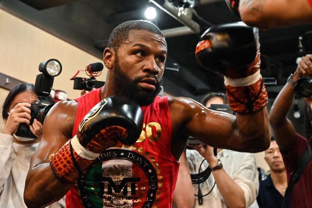 326449 Floyd Mayweather torna sul ring da professionista