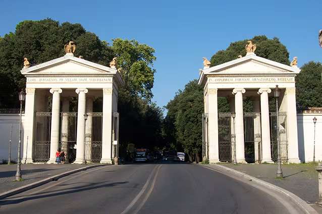 Tentativo di stupro a Villa Borghese, vittima soccorsa, indagini in corso.
