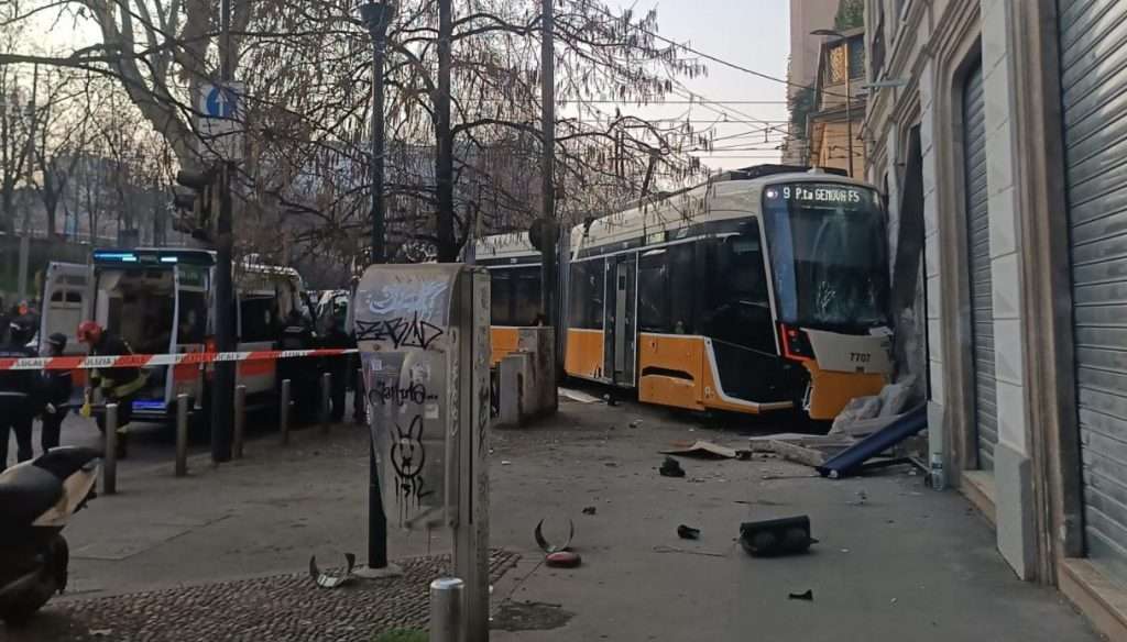 tram deragliato Milano - 1 Incidente Tram Milano Linea 9: Ipotesi Malore