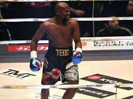 download (1) Floyd Mayweather torna sul ring da professionista