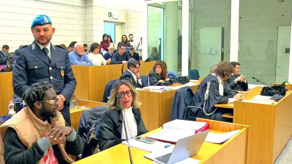 moussa-sangare-e-il-suo-avvocato-tiziana-bacicca-in-aula-nel-corso-dell-udienza Sentenza Verzeni: ergastolo a Sangare, le parole di Ruocco
