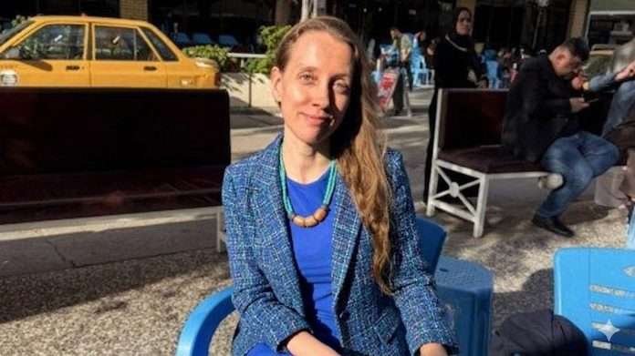 Shelly Kittleson, 49 anni, esperta reporter americana e collaboratrice di ANSA e Il Foglio. La giornalista è stata liberata il 7 aprile 2026 dopo una settimana di prigionia a Jurf al-Sakhar.