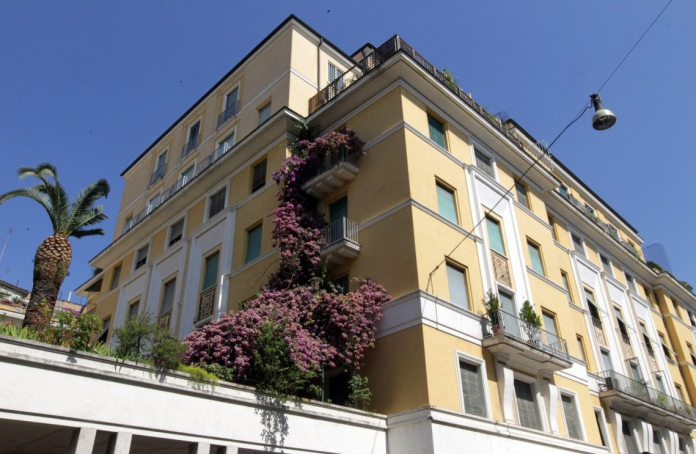 Il palazzo di via Carlo Poma 2, teatro il 7 agosto 1990 dell'omicidio di Simonetta Cesaroni, uno dei casi di cronaca nera più complessi e irrisolti della storia italiana